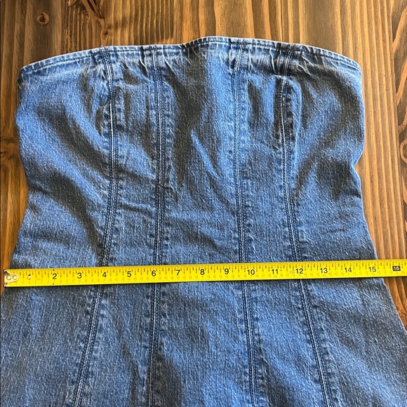 The A&F Mila Strapless Denim Midi Dress - Picture 8 of 8